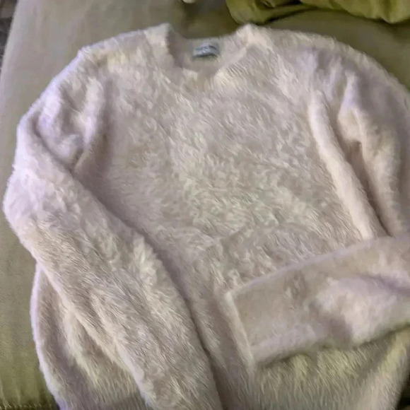 ARITZIA Sunday Best Kitten Sweater light pink  Size Small - Picture 3 of 9